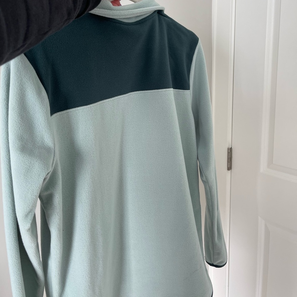North face fleece crew neck. Size Medium - Picture 2 of 3